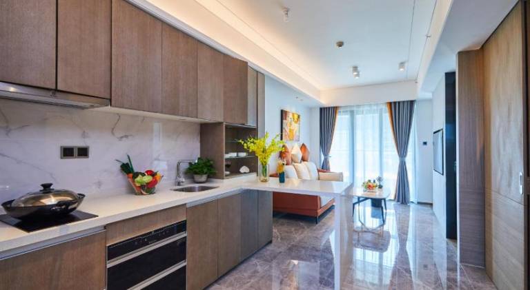 Serviced apartment with yard & terrace — photo 3