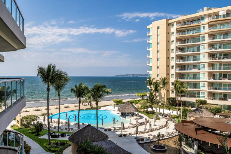 LUX and Spacious 3BD Condo