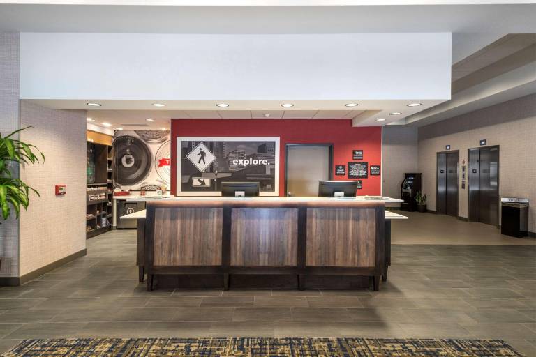 Hampton Inn and Suites Tulsa Downtown — photo 4