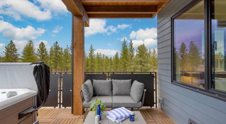Vacation home with hot tub & BBQ — photo 5
