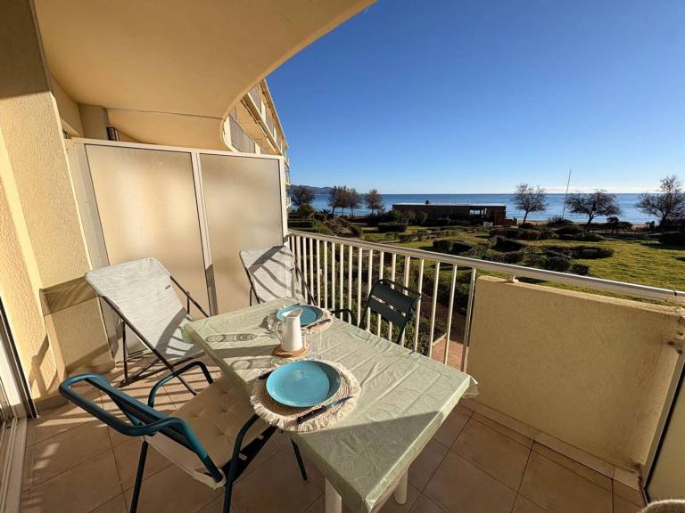 Nice holiday apartment | Next to the beach | Dogs allowed in Le Lavandou