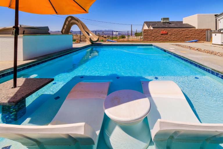 Family-oriented vacation home with private pool & hot tub | Lake view | Pet-friendly — photo 4