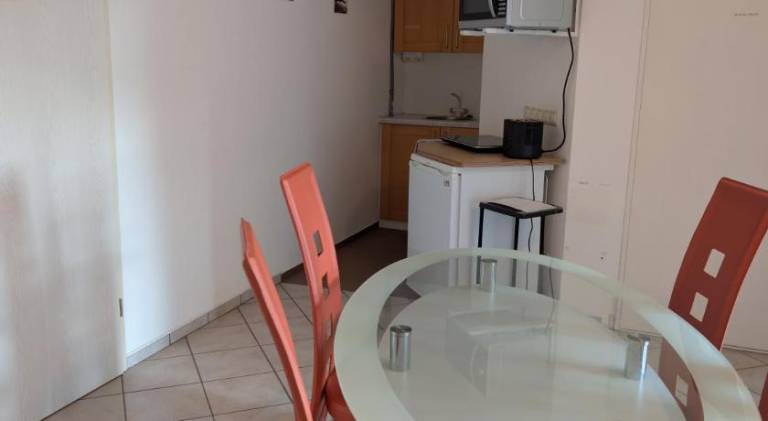 Holiday apartment with yard & terrace — photo 5