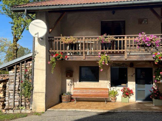 80 M² Gîte ∙ 2 Chambres ∙ 5 Personnes - Ain