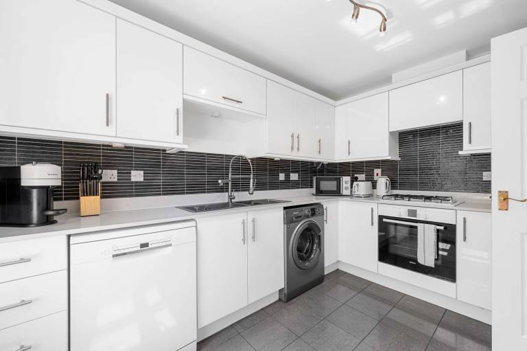 Child-friendly spacious house with yard | Perfect for remote work | Pet-friendly — photo 4