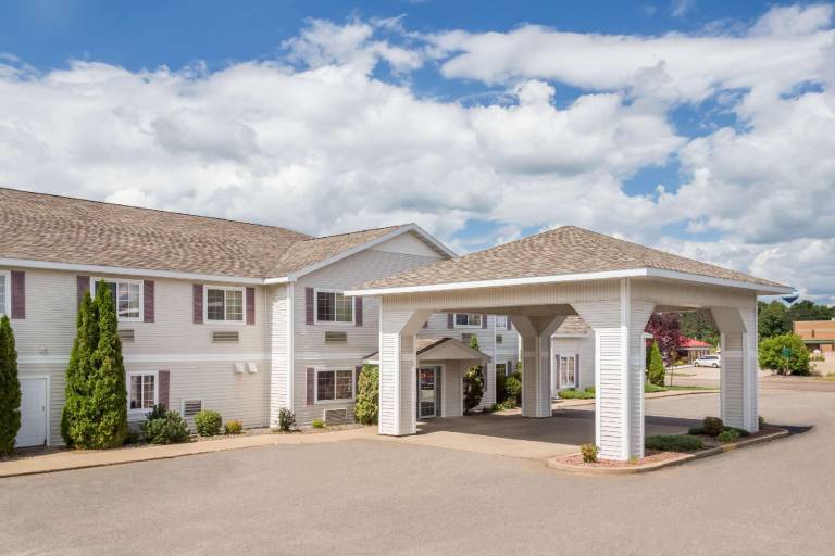 AmericInn by Wyndham Eagle River Downtown in Eagle River, WI