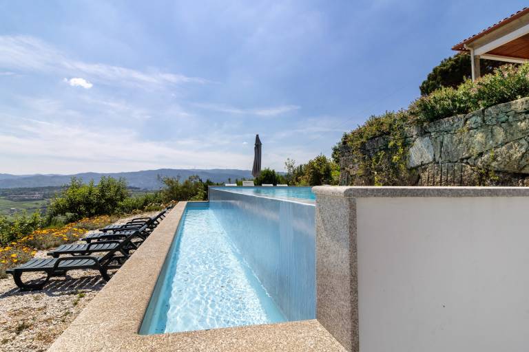 Holiday Home 'Casa Cerdeirinhas De Basto' with Mountain View, Private Pool and Wi-Fi in Braga