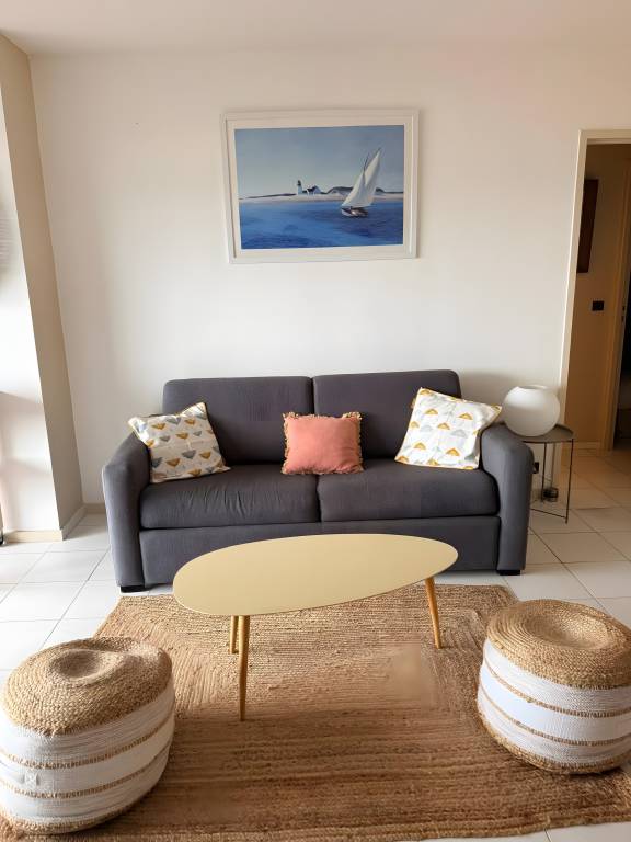 Apartment “Eugénie” with Arcachon Bay View, Private Terrace, Beach Access, and Wi-Fi in Arcachon