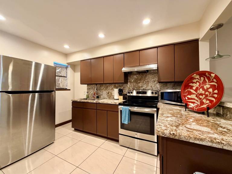 Condo with grill | City view — photo 4