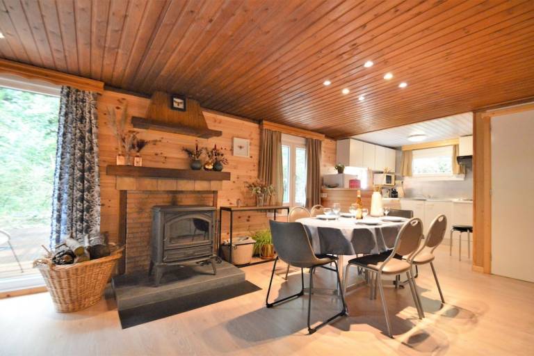 Chalet with yard, patio & barbeque | Nature view | Pet-friendly — photo 3