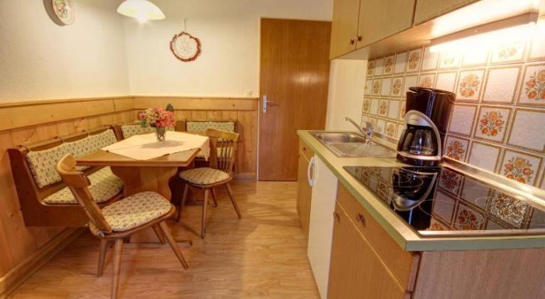 Apartment with patio, barbeque & garden — photo 3