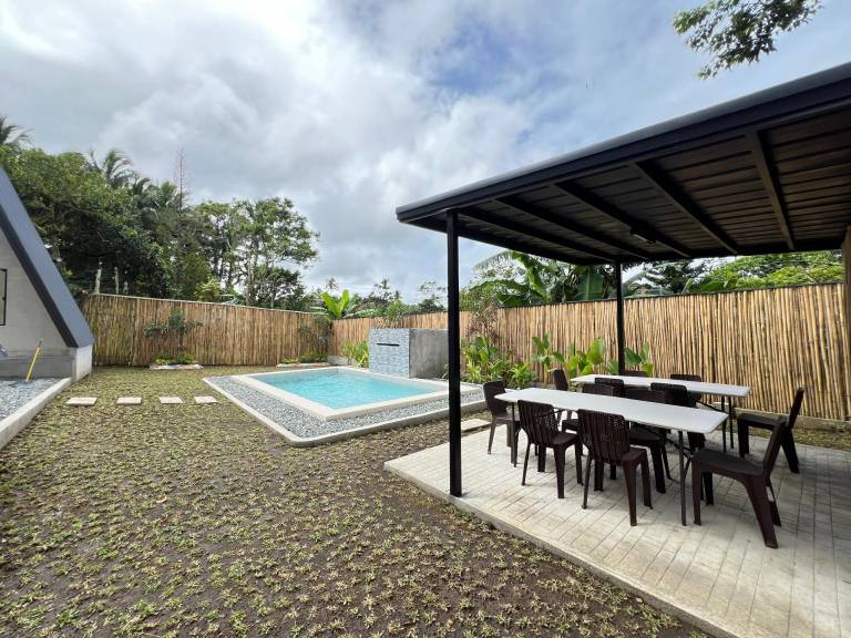 Cabin with barbecue, yard & pool — photo 3