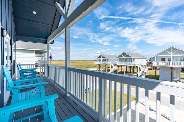 Vacation home with pool & barbecue | Beach view | Pets are welcome — photo 2