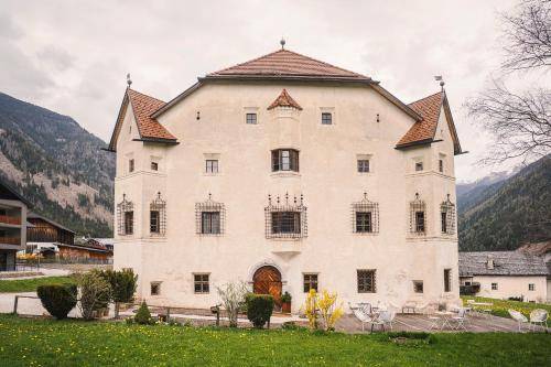 Ansitz Heufler by Norbert Niederkofler in Rasun Anterselva