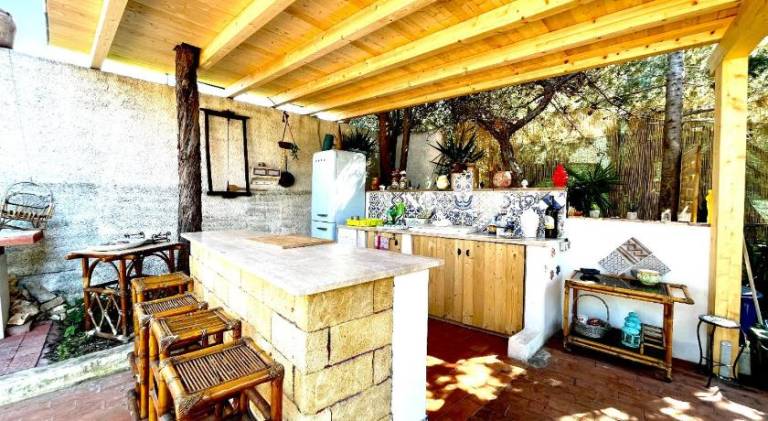 House with pool — photo 4