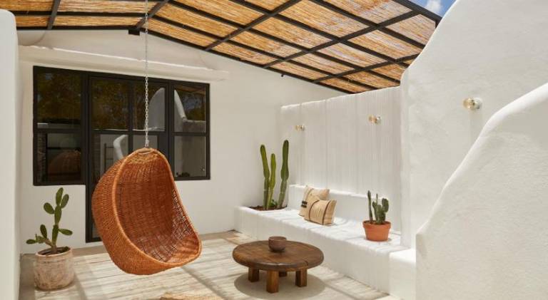 Holiday apartment with pool, garden & patio — photo 4