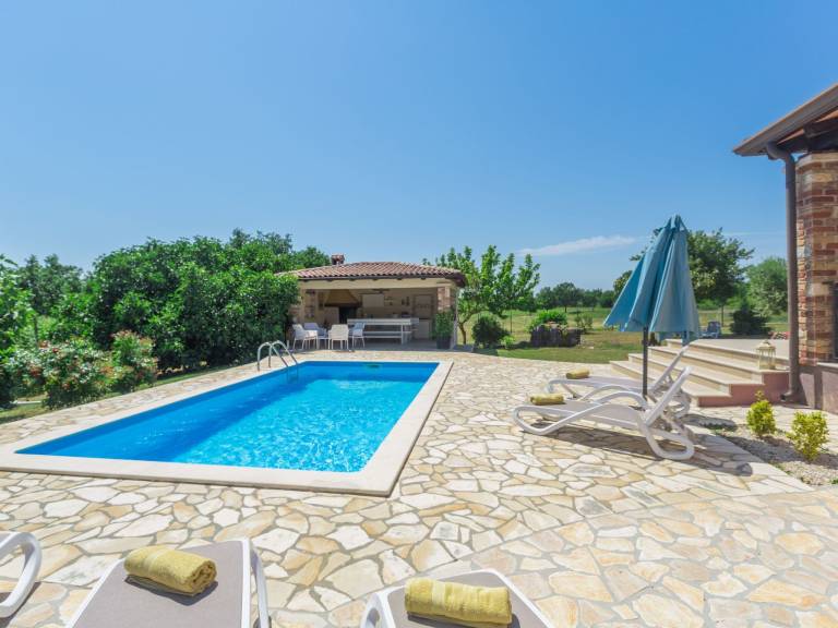 Vacation home with private pool, grill & yard | Nature view — photo 4