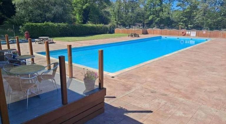 Chalet with pool — photo 2