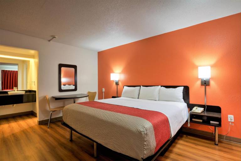 Super 7 Inn Tupelo — photo 2