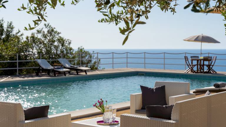 Fully equipped charming villa with private pool, yard & patio | Pool view | Dogs allowed — photo 2