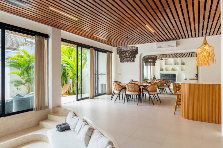 Spacious vacation home with private pool, hot tub & garden | Close to the beach | Good for workation | Pets are welcome in Bali