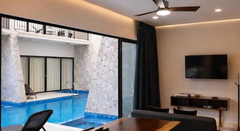 Vacation home with hot tub & pool — photo 2