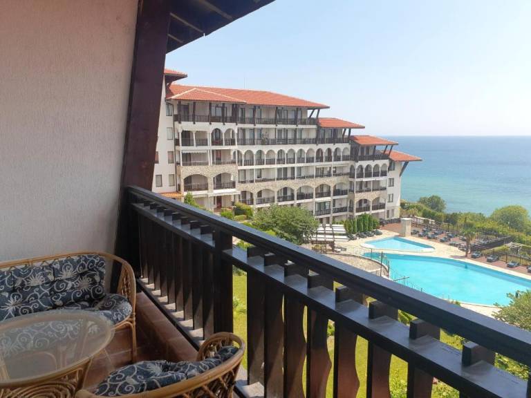Rental apartment with barbecue, garden & private pool — photo 3