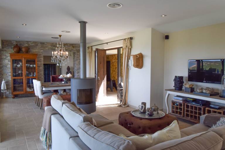 Villa with Pool and Spectacular Sea Views — photo 3