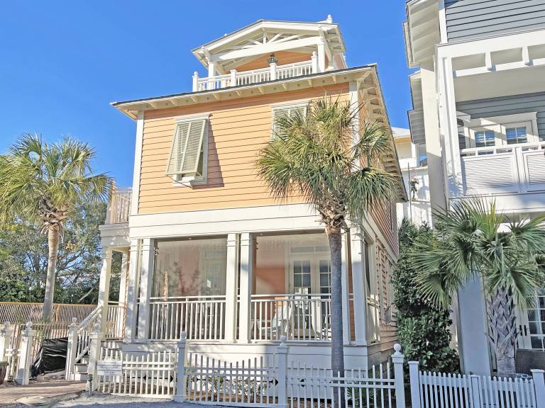 Cottage with pool in Seaside, FL