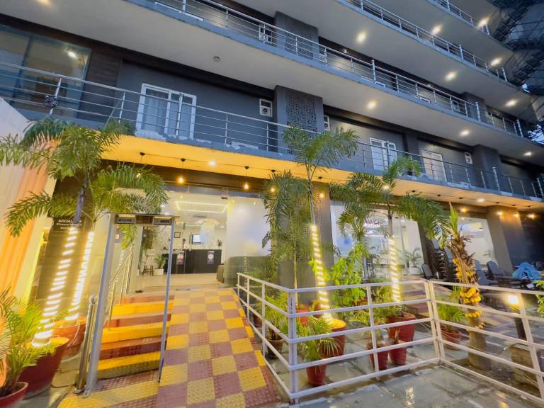 Hotel Aarkay Palace