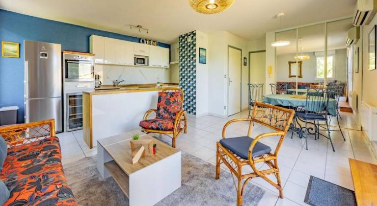 Holiday apartment with patio — photo 4
