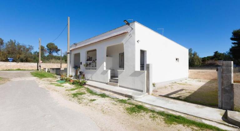 Vacation home with 2 rooms for 5 persons in Manduria
