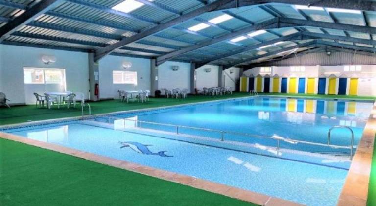 Chalet with pool in Great Yarmouth