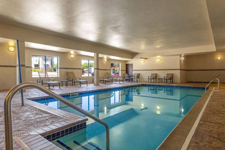 La Quinta Inn & Suites by Wyndham Sioux Falls — photo 3
