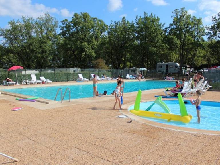 Mobile home with pool — photo 5