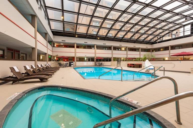 Holiday Inn Milwaukee Brookfield by IHG