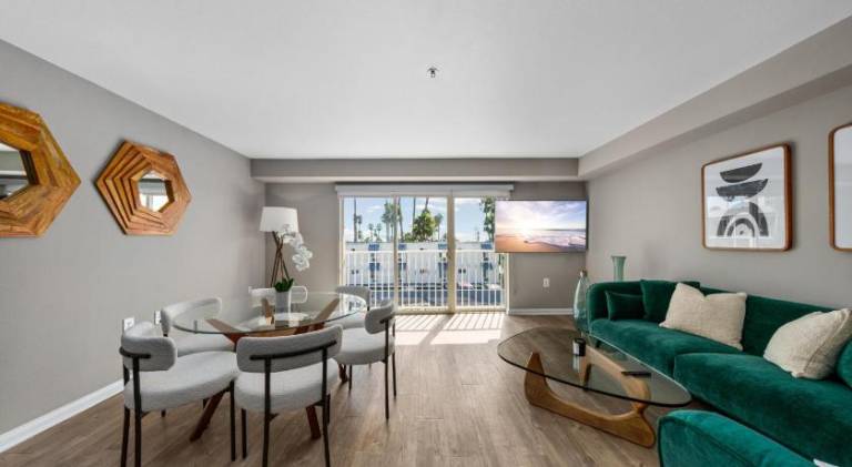 Ocean Views - Rooftop Pool 2BR Santa Monica in Santa Monica, CA