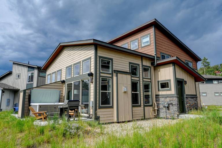 Family-friendly vacation home with hot tub, grill & patio | Mountain view | Pets are welcome — photo 5