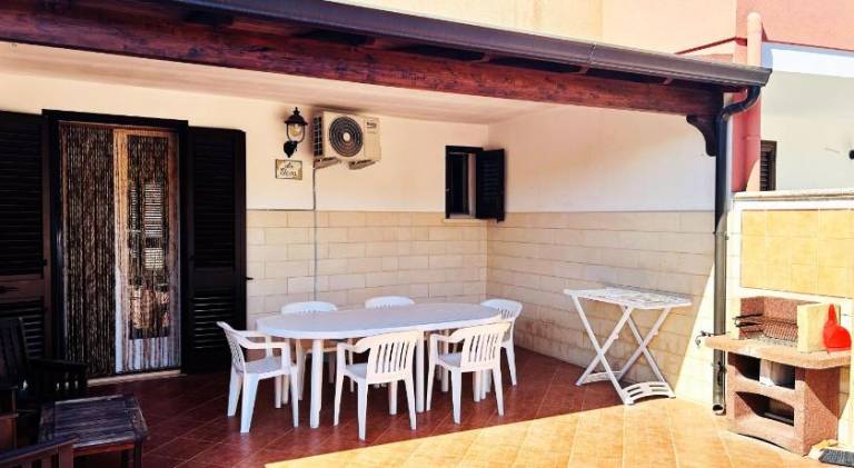 House with 2 rooms for 6 persons in Salve