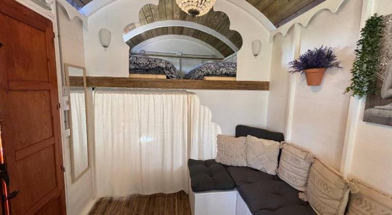 Fully equipped house with patio, garden & pool | Pets allowed — photo 4
