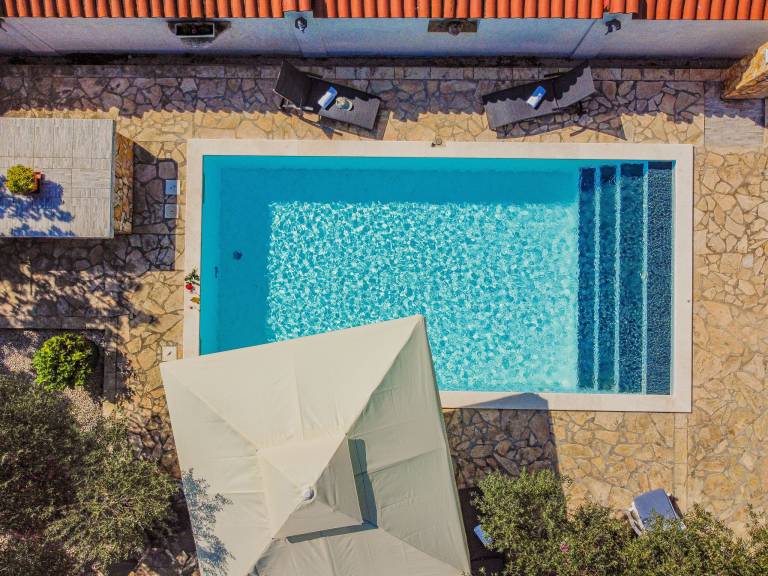 Villa with terrace, private pool & garden — photo 5