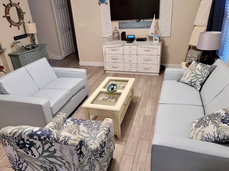 Family-oriented charming vacation home with hot tub, grill & heated pool | Dogs allowed — photo 4