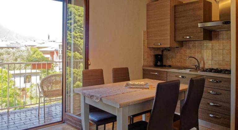 Serviced apartment with yard — photo 2
