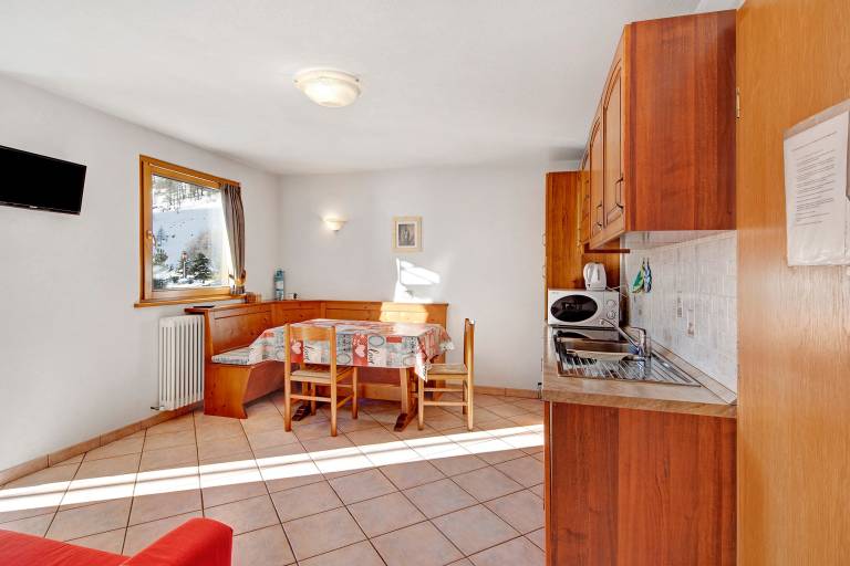 'Appartamento Vago' with Mountain View, Wi-Fi, Balcony & Garden — photo 2