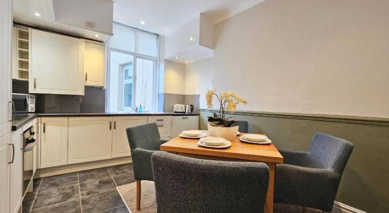 Serviced apartment with yard | Pet-friendly — photo 5