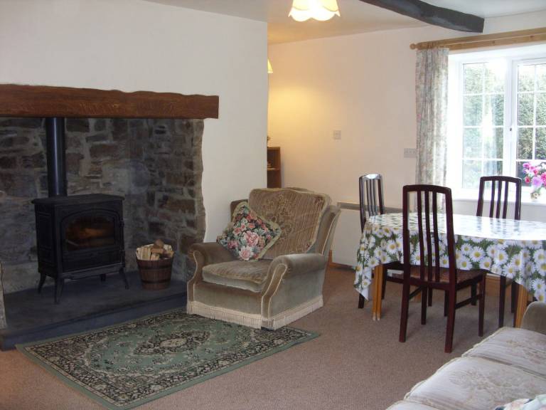 Cottage with barbecue & yard — photo 2