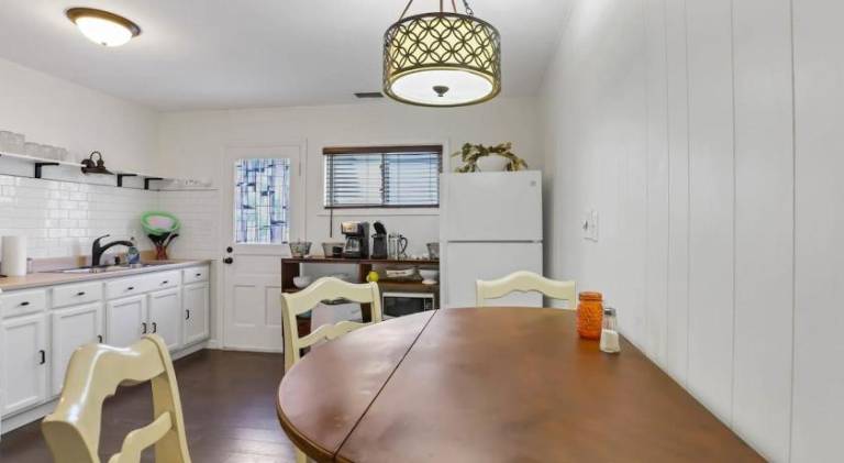 Vacation home with yard | Perfect for remote work | Dogs allowed — photo 4