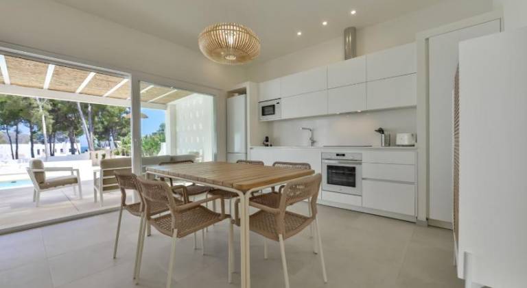 Villa with pool | Beach nearby | Pets are welcome — photo 4