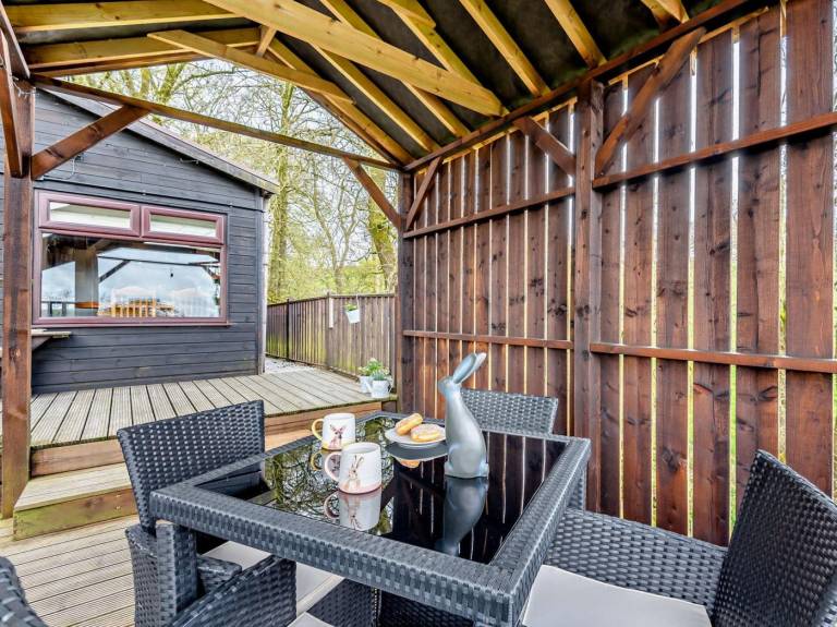 Lodge with yard | Pet-friendly — photo 4