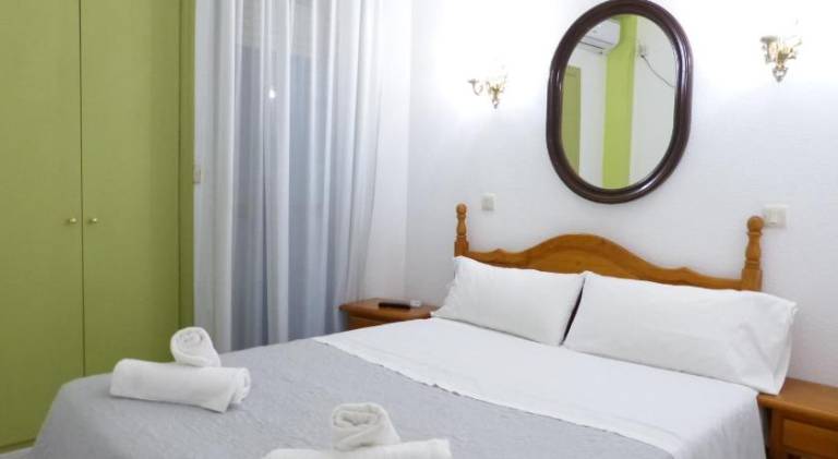 HOSTAL CANDELEDA — photo 2